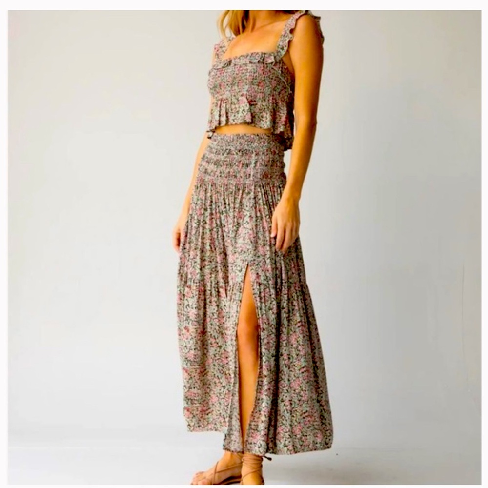 NWT Natural Life Angelina Midi Skirt and Floral Ruffle Top Two-Piece Skirt Set